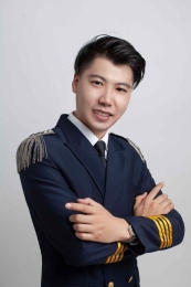 主持人小炎-婚庆主持人-婚礼司仪-庆典活动策划-年会活动策划